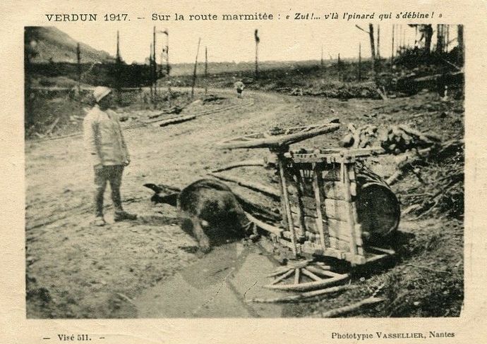 CPA-Verdun-1917-Sur-la-route-marmitée.jpg